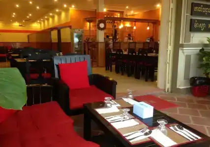 Moon River & Restaurant - 13