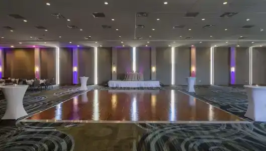 DoubleTree by Hilton New York - 18