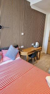 Oyo London Guest House - 53