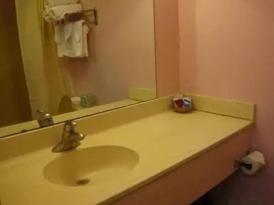 Pinn Road Inn and Suites Lackland AFB and Seaworld - 50
