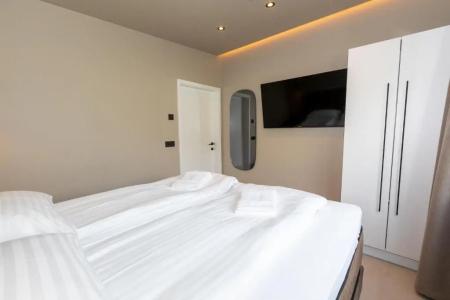 North Mountain View Suites - 24