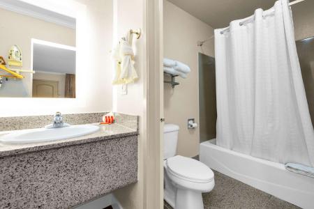 Howard Johnson by Wyndham San Francisco Marina District - 28