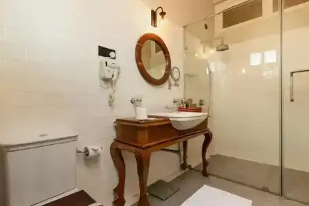 Castle Hill Bungalow - 26