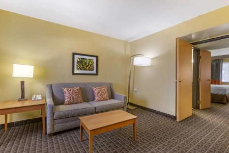 Best Western Plus Thunderbird Suites - 91