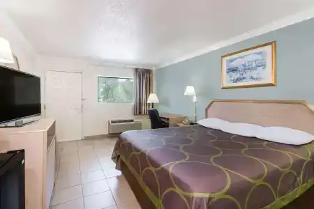 Super 8 by Wyndham Ft Walton Beach - 4