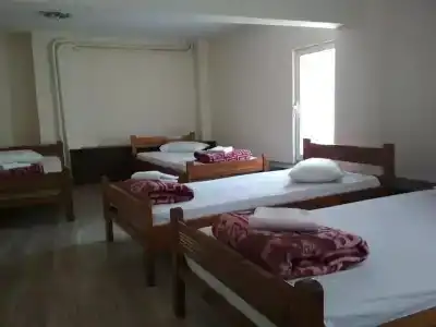 Pella Inn Hostel - 18