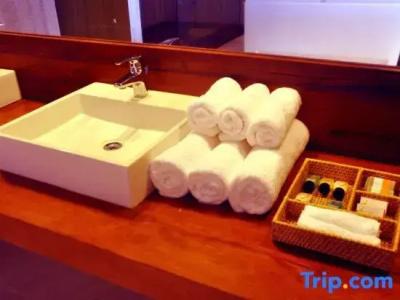 Pandanus Beach Resort & Spa - 63