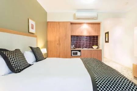 Rydges - 44