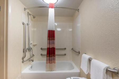 Red Roof Inn Plus+ Houston - Energy Corridor - 7