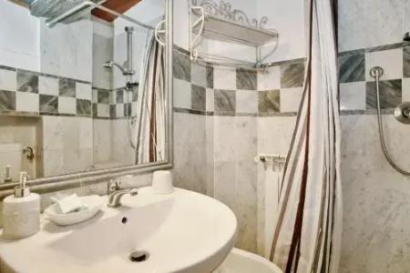Gina Guest House - 8