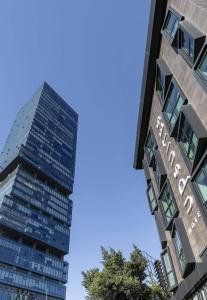 Upsuites - 15