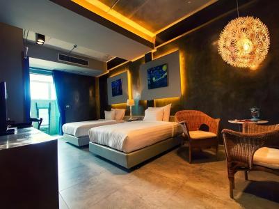 Kroque Boutique & Bistro - 28