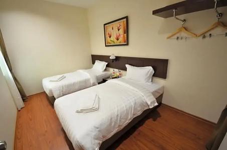 906 Riverside - 25
