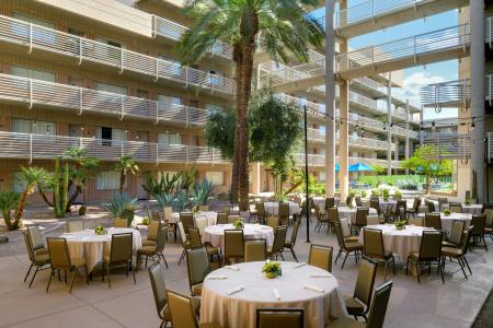 DoubleTree Suites by Hilton Phoenix - 28