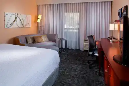 Courtyard by Marriott - 6