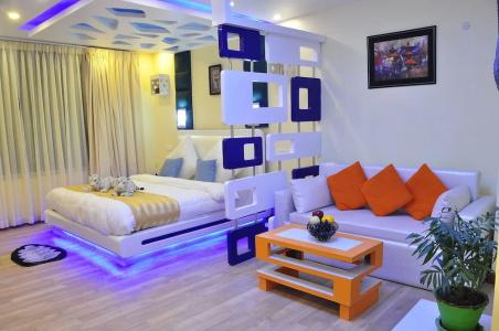 Royal Penguin Boutique & Spa - 92