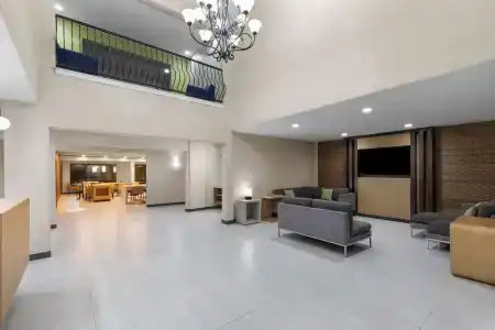 Microtel Inn & Suites by Wyndham College Station - 17