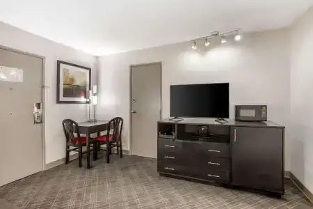 Comfort Suites Airport Nashville - 60