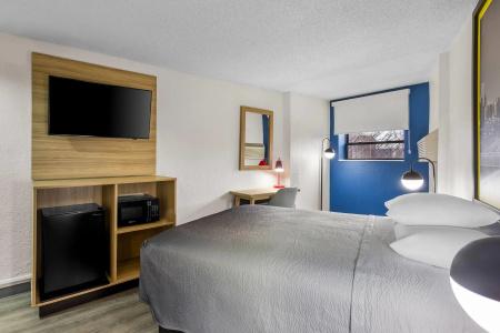 Super 8 by Wyndham Chicago IL - 25