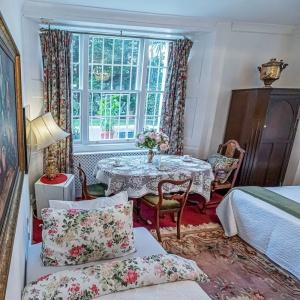 Dawson Place, Juliette's - 22