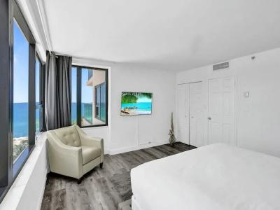 The Alexander All Suites - 304
