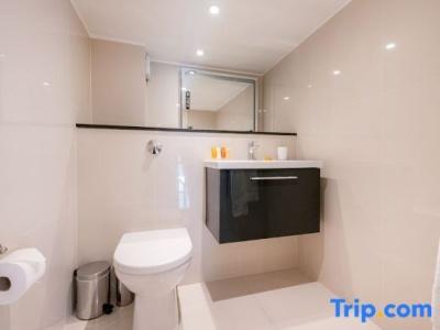 Queensgate Court - 313