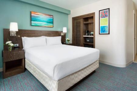 Courtyard by Marriott Waikiki Beach - 111