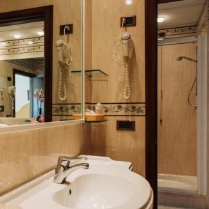 Grand Excelsior - 33