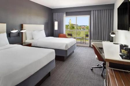 Courtyard by Marriott Broadway - 35