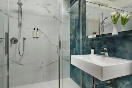 Continental Wellness & Spa - 44