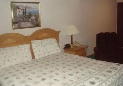 Townhouse Inn & Suites - 21