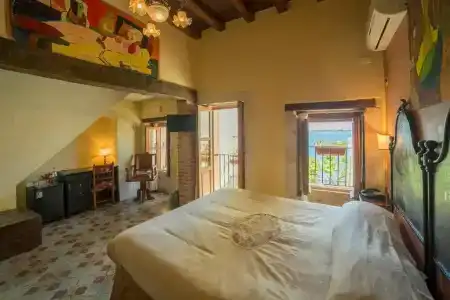 Henry's House - 53