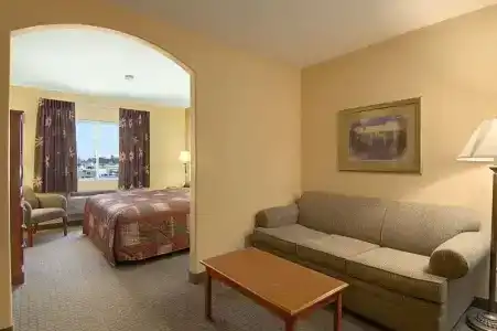 Super 8 by Wyndham at Forbes Landing - 13