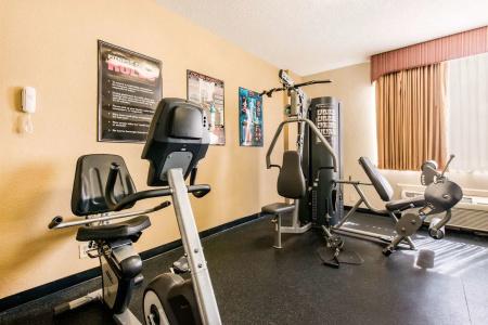 Quality Inn & Suites Near the Theme Parks - 17