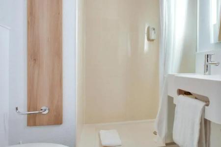 b&b hôTel Reims Bezannes - 41