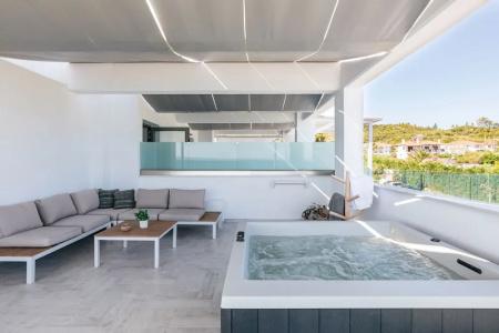 Blue Carpet Luxury Suites - 73