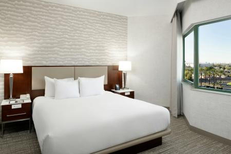 DoubleTree Suites by Hilton Phoenix - 2