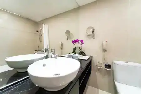 Royal @ Queens (SG Clean, Staycation Approved) - 37
