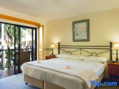 Palm Royale - 26