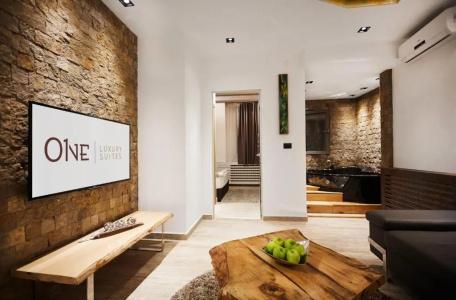 One Luxury Suites - 100