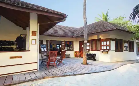 Komandoo Island Resort & Spa - 16