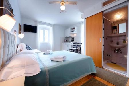 Mira Sea Front Guesthouse - 61