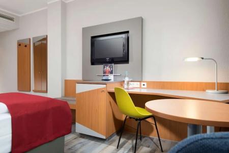 Ramada by Wyndham Hannover - 28