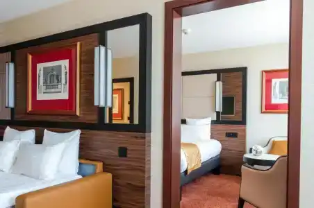 Nash Suites Airport - 42