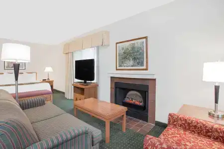 Hawthorn Suites - 3