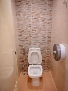 White House Hostel - 8