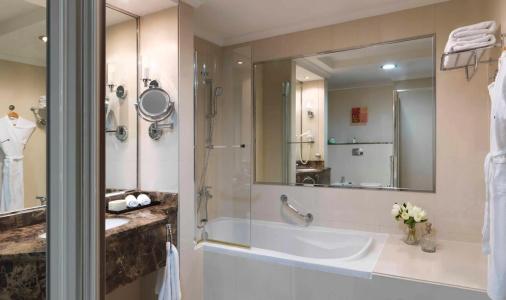 Premier Inn Dubai International Airport - 8