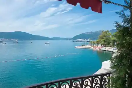 Boutique La Roche - 79
