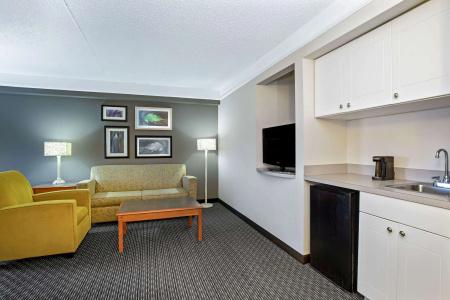La Quinta by Wyndham Tucson Airport - 21
