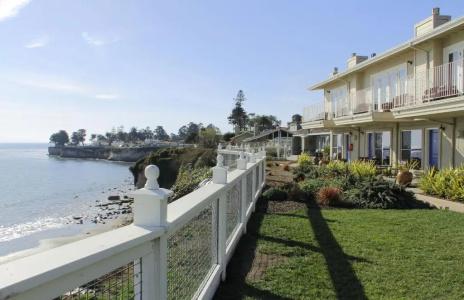Sea & Sand Inn - 10
